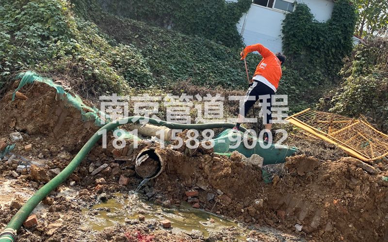263银城工地化粪池清理